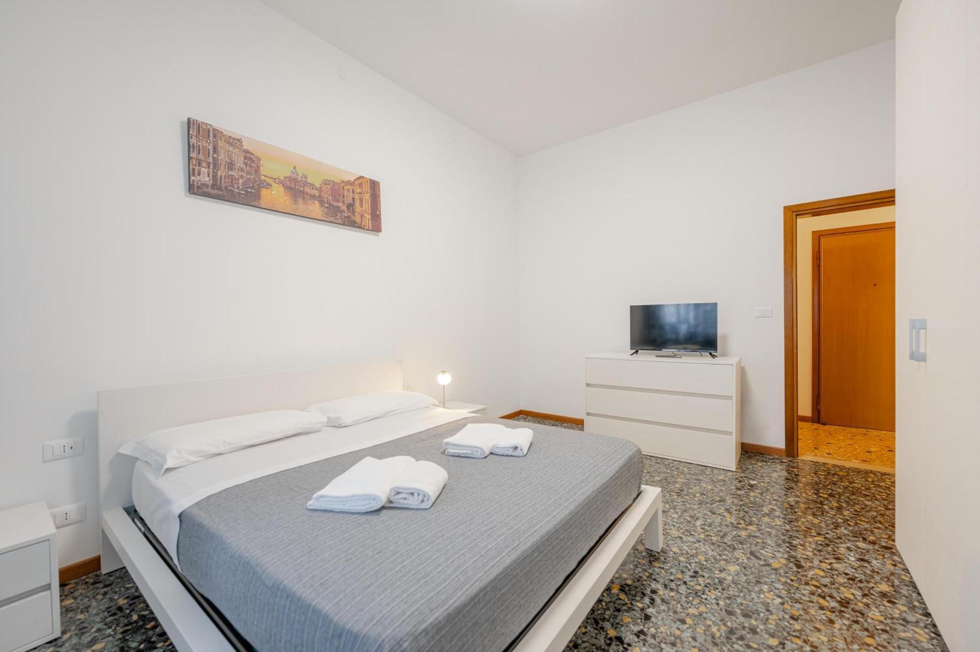 Tatiana Flat - 10 Minutes To - Mestre Train Station - Free Parking * Veneza