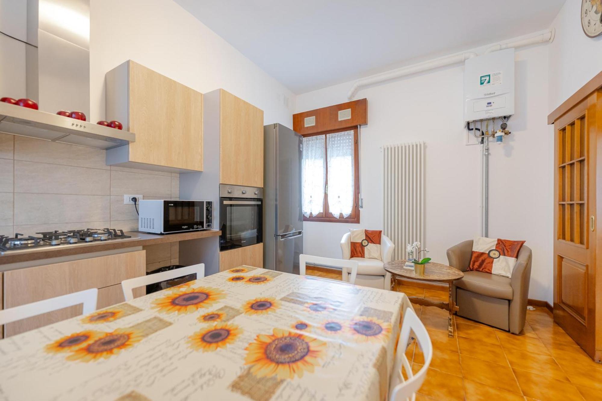 Tatiana Flat - 10 Minutes To - Mestre Train Station - Free Parking Apartamento