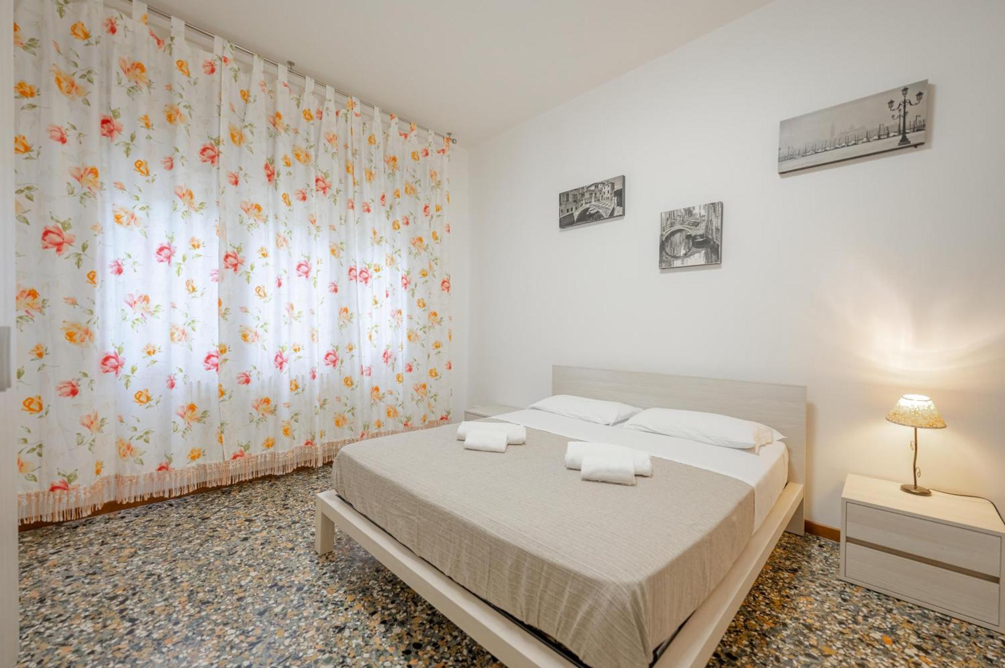 Tatiana Flat - 10 Minutes To - Mestre Train Station - Free Parking Apartamento *
